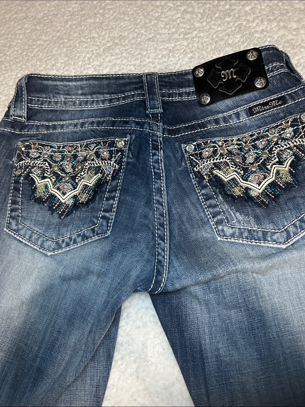 Miss Me Relaxed Cuffed Capri Jeans - Picture 3 of 7